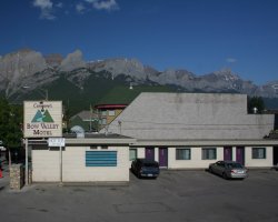 bow-valley-motel