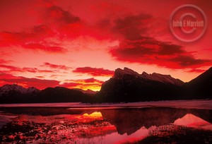 bnp0135_rundlesunrise_banffnationalpark-300x204